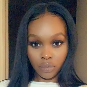 Meet your Posher, Viviana